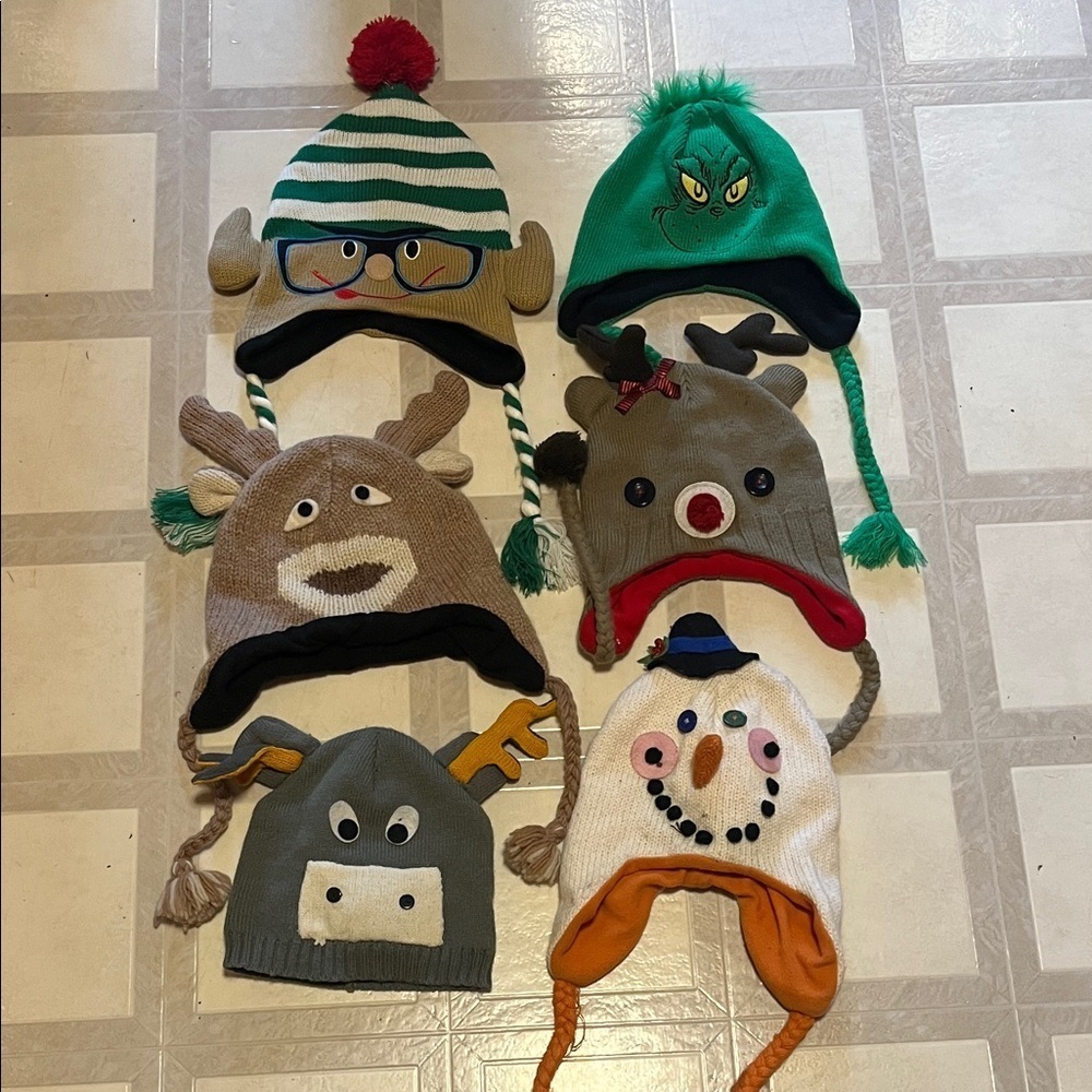 BUNDLE OF UNISEX KIDS CHRISTMAS WINTER HATS